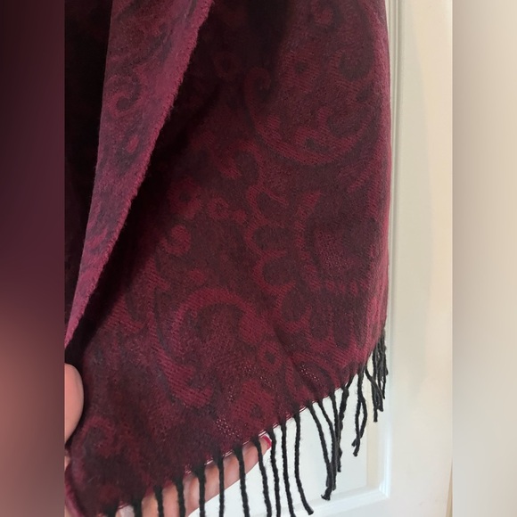 NEW! Amanda Smith Designer Acrylic Scarf, Made in Italy - Picture 5 of 8